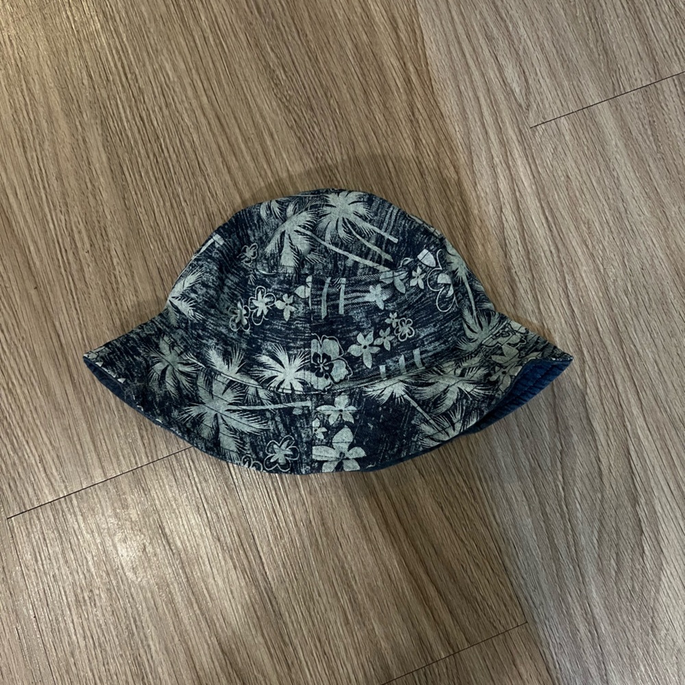 Bucket hat